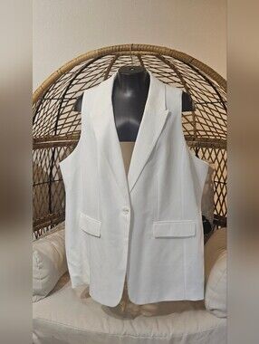 Addition ELLE Sleeveless Vest